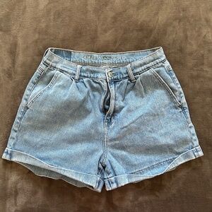 American eagle mom short